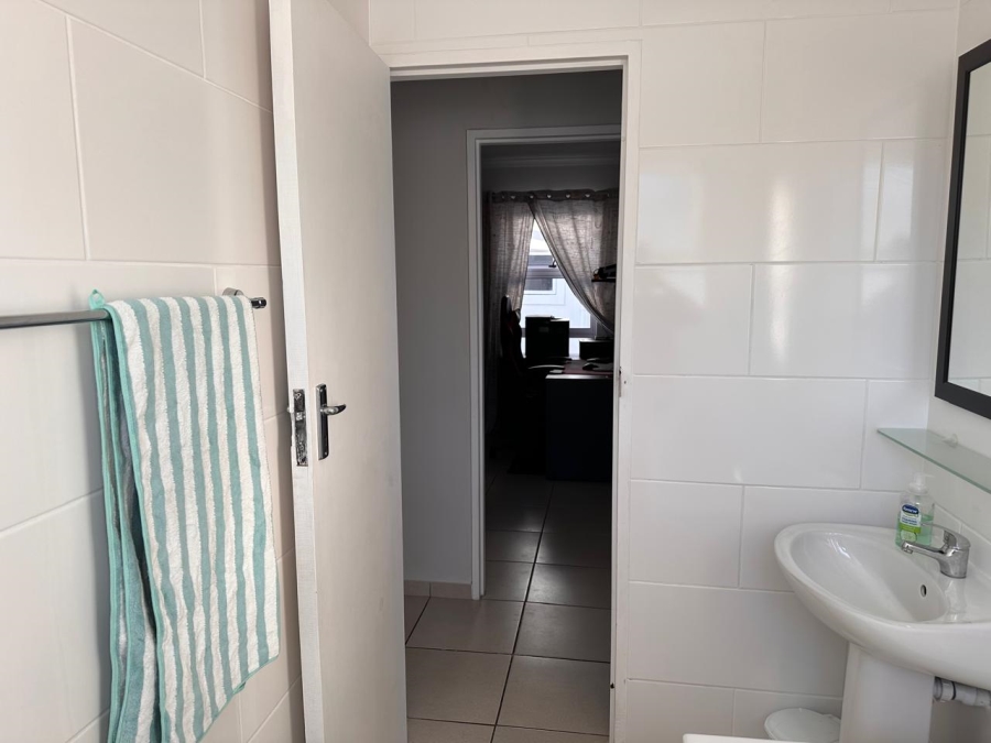 To Let 3 Bedroom Property for Rent in Table View Western Cape